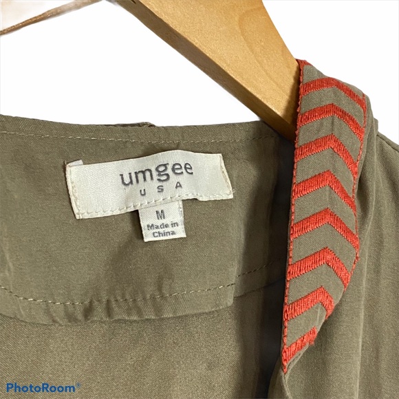 UMGEE- Cute lightweight Embroidered and hooded coat size Medium - Picture 3 of 7